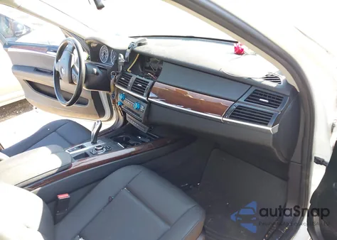 2010 BMW X5 xDrive30I z USA, uszkodzony, nr VIN 5UXFE4C59AL385079